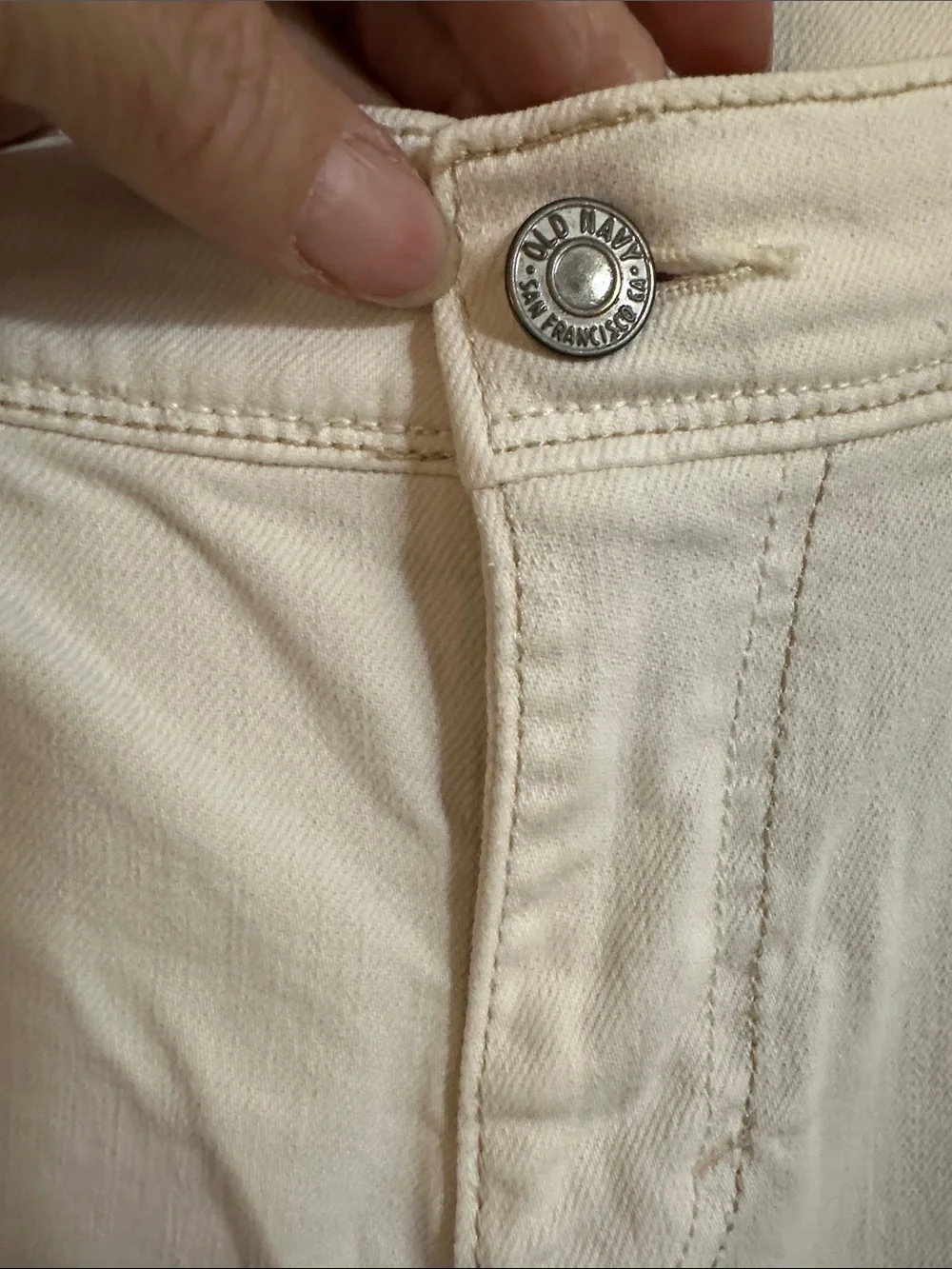 Old Navy Cream Cropped Straight-Leg Capris